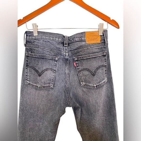 𝅺LEVI'S Wedgie Straight Leg High Rise Jean - Picture 6 of 12